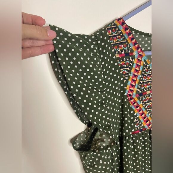 D11 Andree Size Large Polka Dot Dress with Embroidery and Flutter Sleeves - Picture 7 of 8